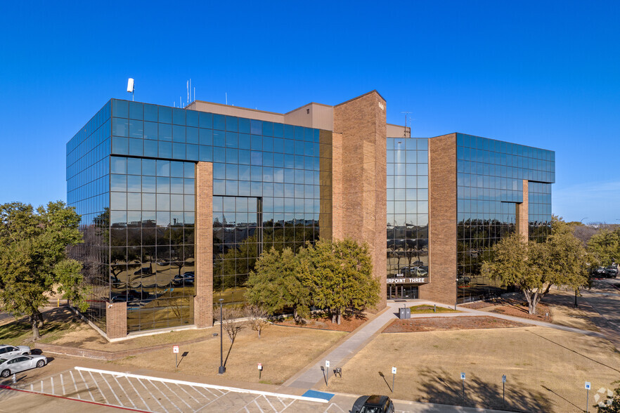 600 Six Flags Dr, Arlington, TX for lease - Building Photo - Image 1 of 33