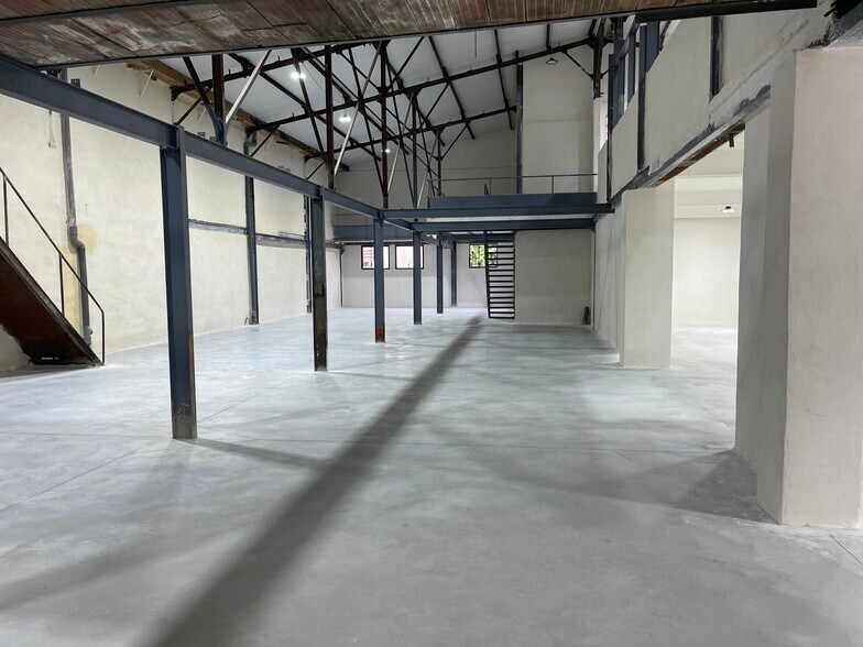 Local d'activités dans Champigny-sur-Marne à vendre - Photo du bâtiment - Image 3 de 12