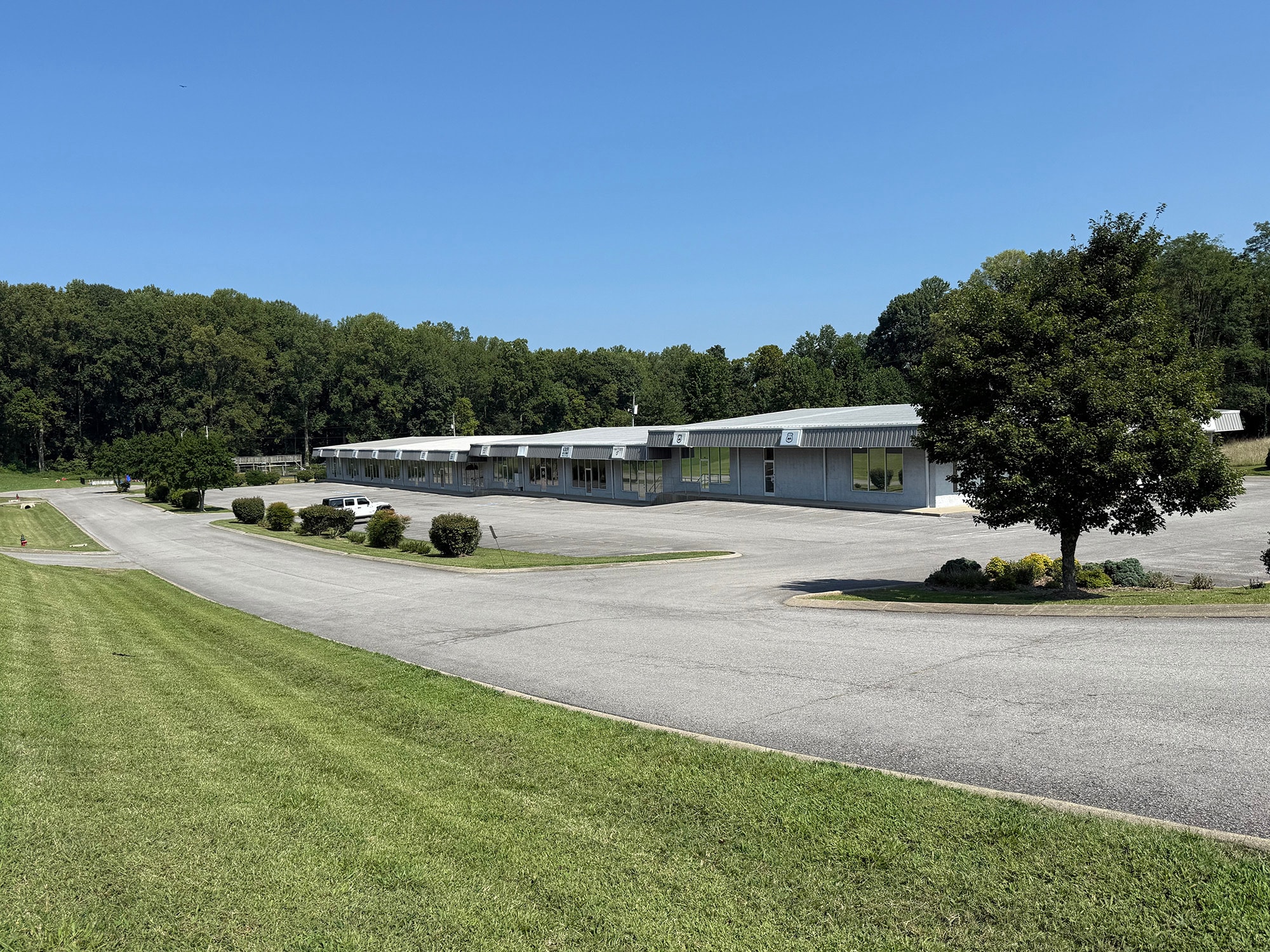 1010-1038 Stearman Dr, Millersville, TN for lease Building Photo- Image 1 of 11