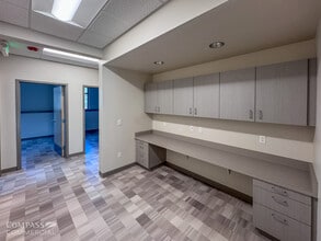 2219 NW Labiche Ln, Bend, OR for lease Interior Photo- Image 2 of 7