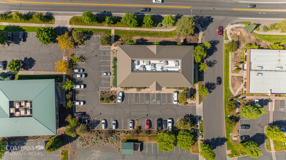 963 SW Simpson Ave, Bend, OR for lease - Building Photo - Image 2 of 11