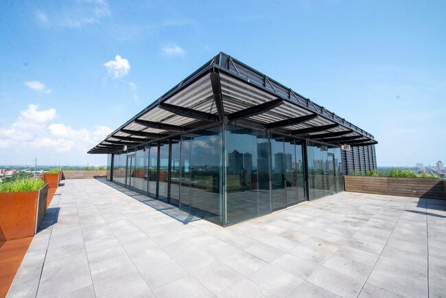 Plus de détails pour 5050 N Broadway St, Chicago, IL - Commerce de détail à louer