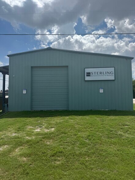 121 W 6th St, Justin, TX à louer - Photo du bâtiment - Image 1 de 12