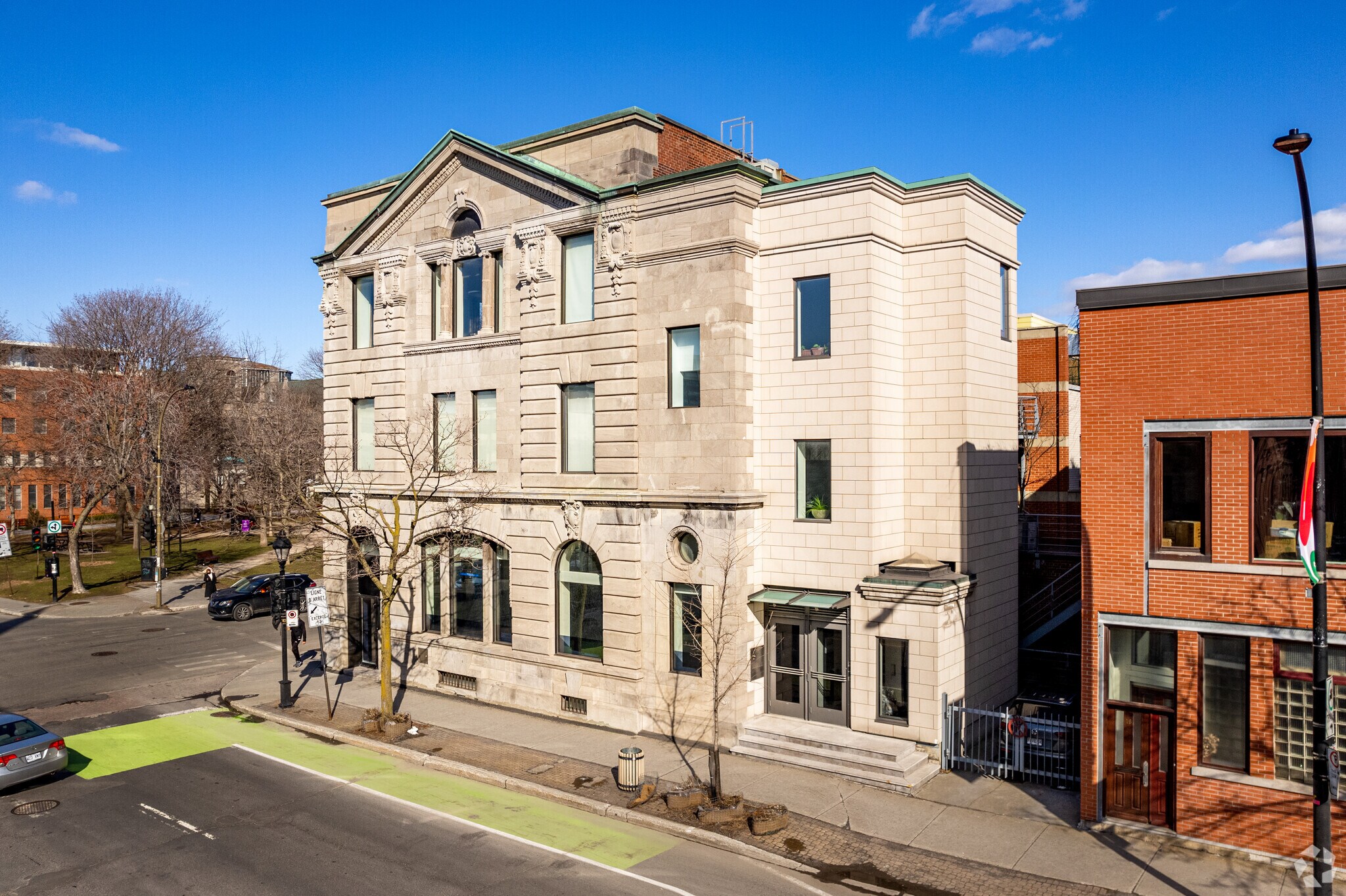 5060 Boul Saint-Laurent, Montréal, QC à vendre Photo principale- Image 1 de 1