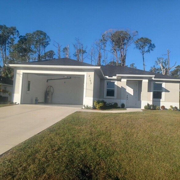 2153 Nordendale Blvd, North Port, FL à vendre - Photo principale - Image 1 de 1