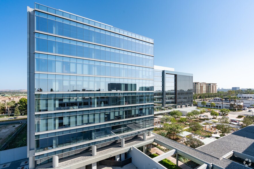 18565-18575 Jamboree Rd, Irvine, CA à louer - Photo du bâtiment - Image 3 de 23