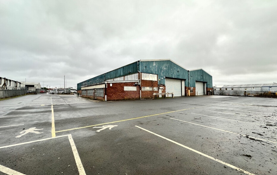 303 Ninian Rd, Airdrie à louer - Photo du bâtiment - Image 1 de 1