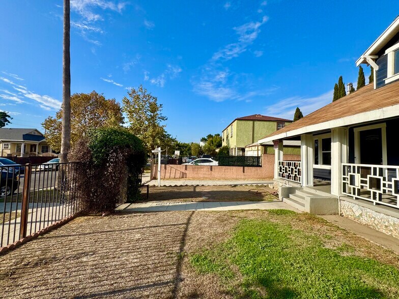 4312 Walton Ave, Los Angeles, CA à vendre - Photo du bâtiment - Image 2 de 16