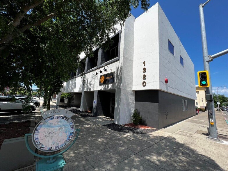 1320 Yuba St, Redding, CA à vendre - Photo du bâtiment - Image 2 de 34