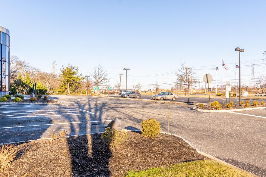 1000 Woodbridge Center Dr, Woodbridge, NJ à louer - Photo du bâtiment - Image 2 de 59