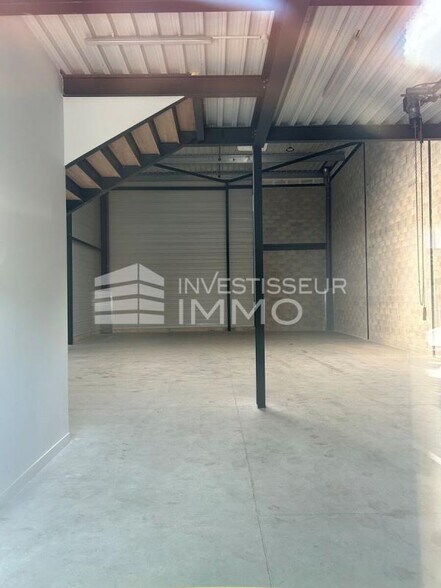 Flex in Villemoisson-sur-Orge for lease - Interior Photo - Image 3 of 3