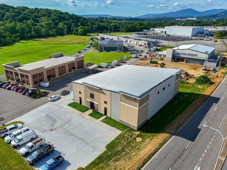 68 St John rd, Salem, VA for lease - Building Photo - Image 3 of 6