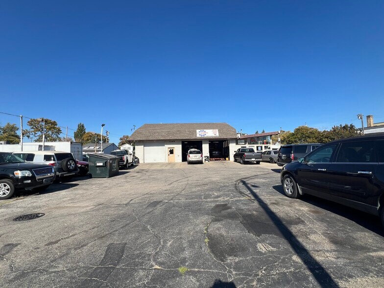 1108 60th St, Kenosha, WI à vendre - Photo du bâtiment - Image 2 de 4