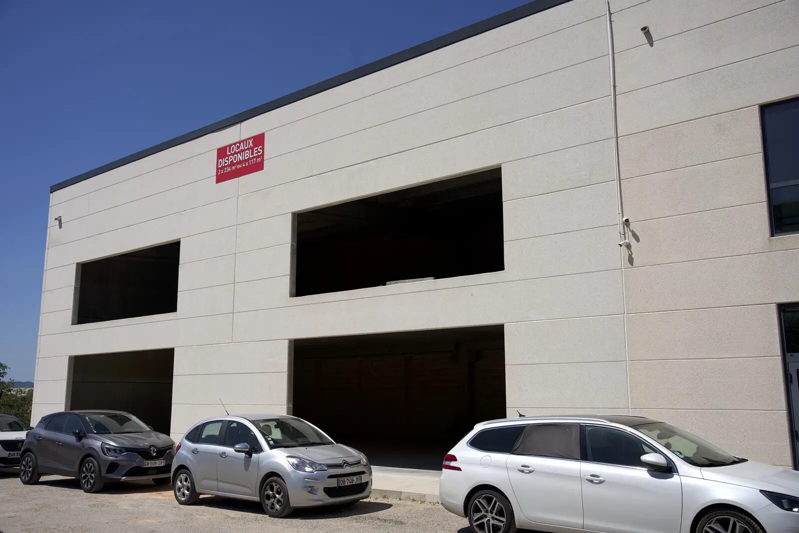 Flex in Brignoles for lease Building Photo- Image 1 of 4