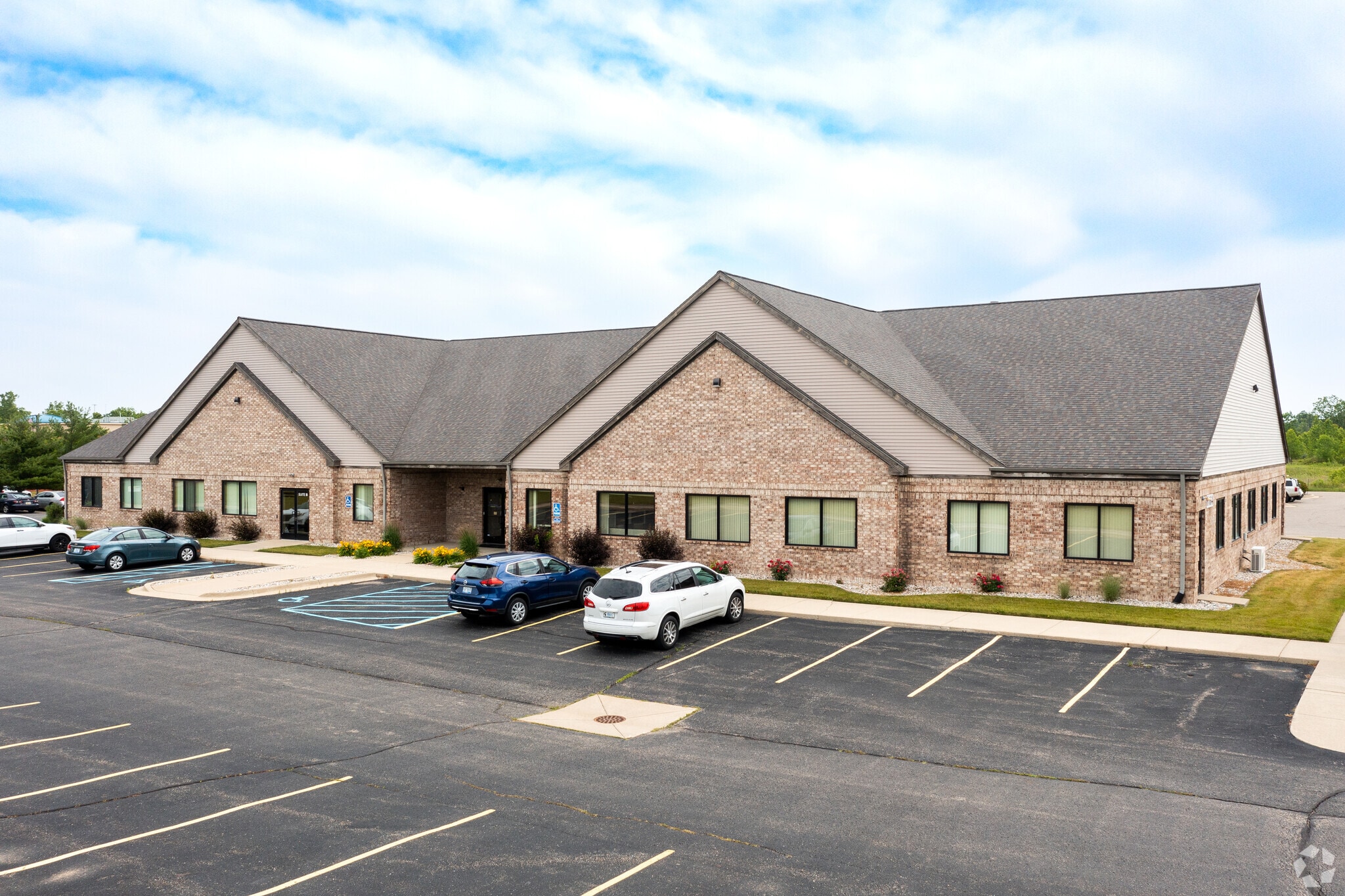 8164 Executive Ct, Lansing, MI for lease Primary Photo- Image 1 of 15