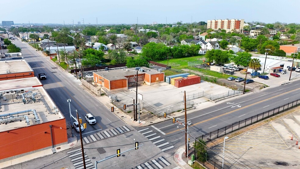 1403 E Houston St, San Antonio, TX for lease - Building Photo - Image 3 of 47