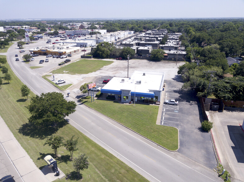 1928 W Irving Blvd, Irving, TX à vendre - Photo du bâtiment - Image 1 de 1