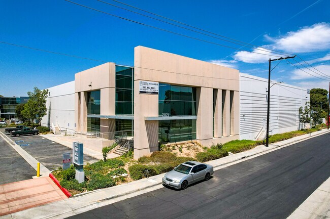 Plus de détails pour 2027 Leo Ave, Commerce, CA - Industriel à louer