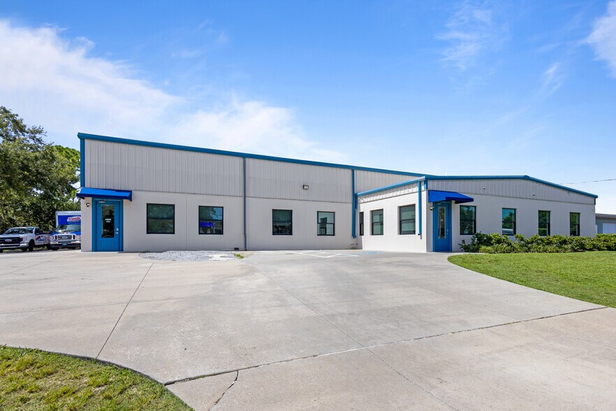 325 Mears Blvd, Oldsmar, FL à vendre - Photo du bâtiment - Image 1 de 40