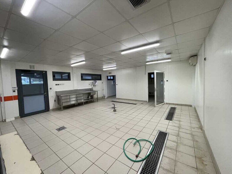 Office in Eysines for sale - Interior Photo - Image 2 of 15