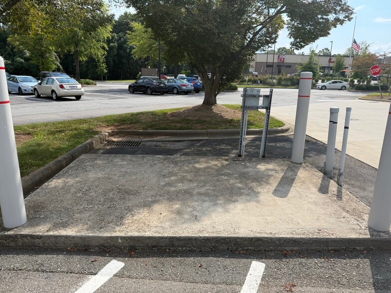 1955 Peace Haven Rd, Winston-Salem, NC for lease - Building Photo - Image 2 of 9