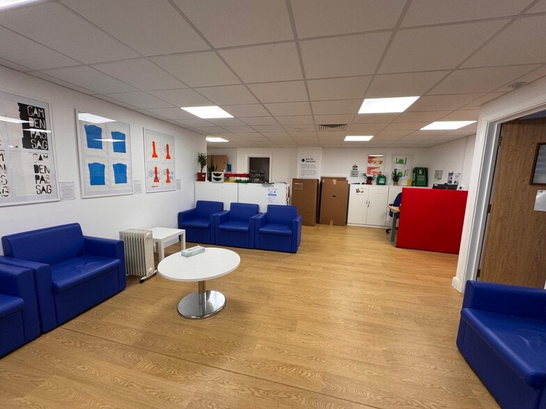 62 Brewery Rd, London for sale - Interior Photo - Image 2 of 8