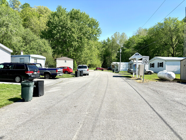 304 Jordan Dr, Borden, IN for sale - Primary Photo - Image 1 of 1