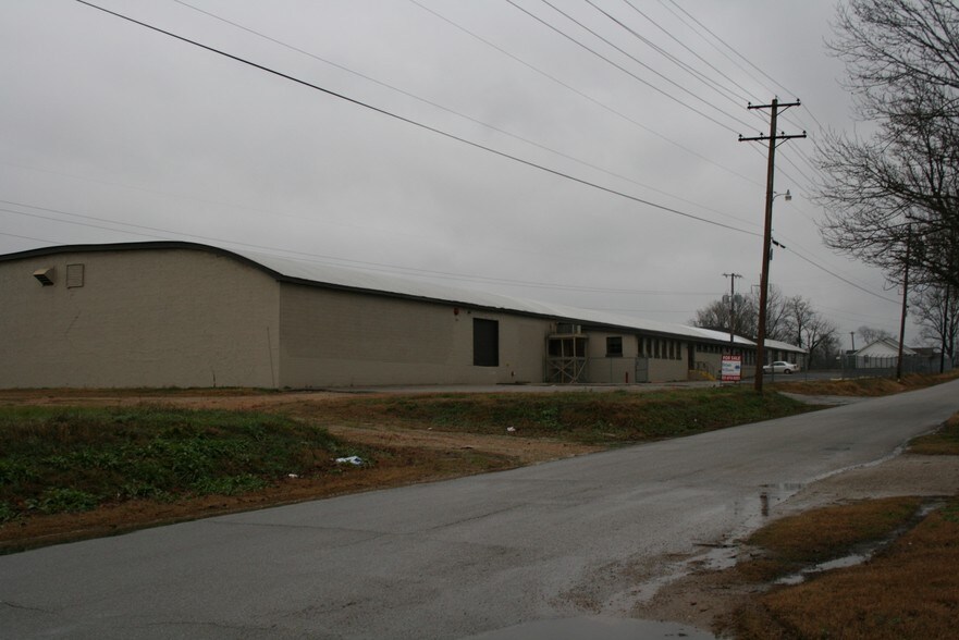 245 Holly St, Lexington, TN for sale - Building Photo - Image 1 of 1