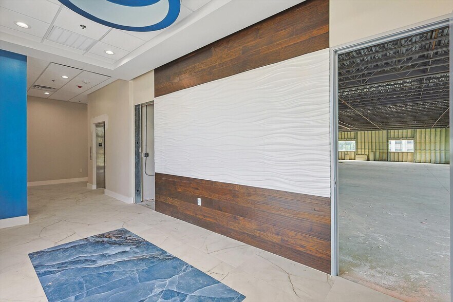 5740 State Highway 121, Plano, TX à vendre - Photo intérieure - Image 3 de 18