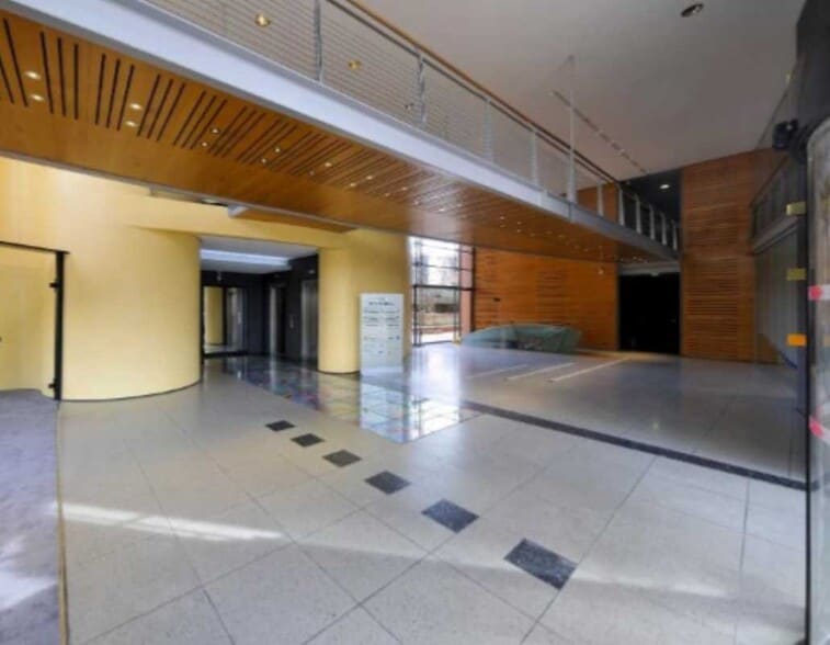 Bureau dans Ivry-sur-Seine à louer - Hall d’entrée - Image 2 de 20