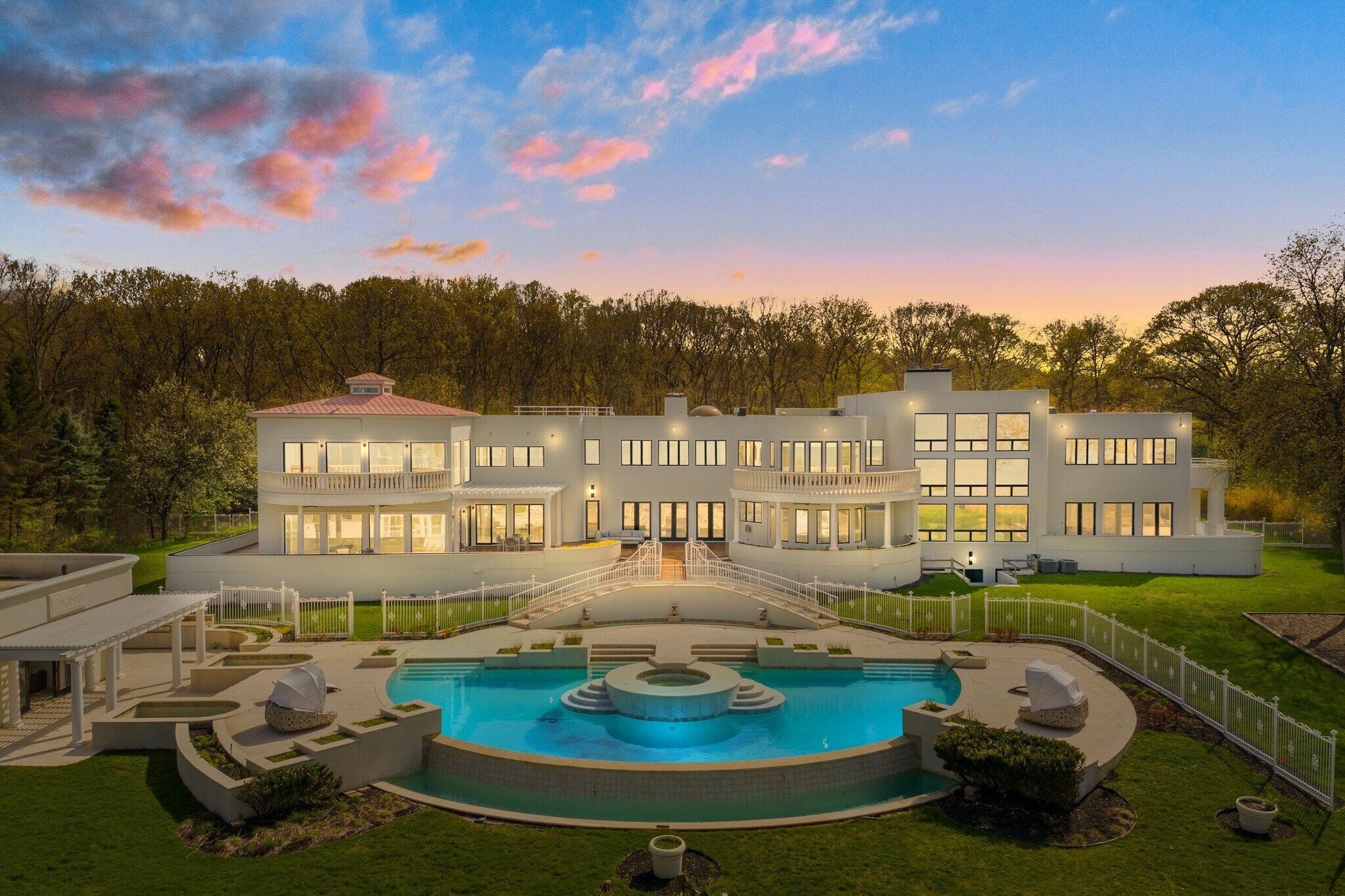 157 Cliff Rd, Port Jefferson, NY à vendre Photo du bâtiment- Image 1 de 12