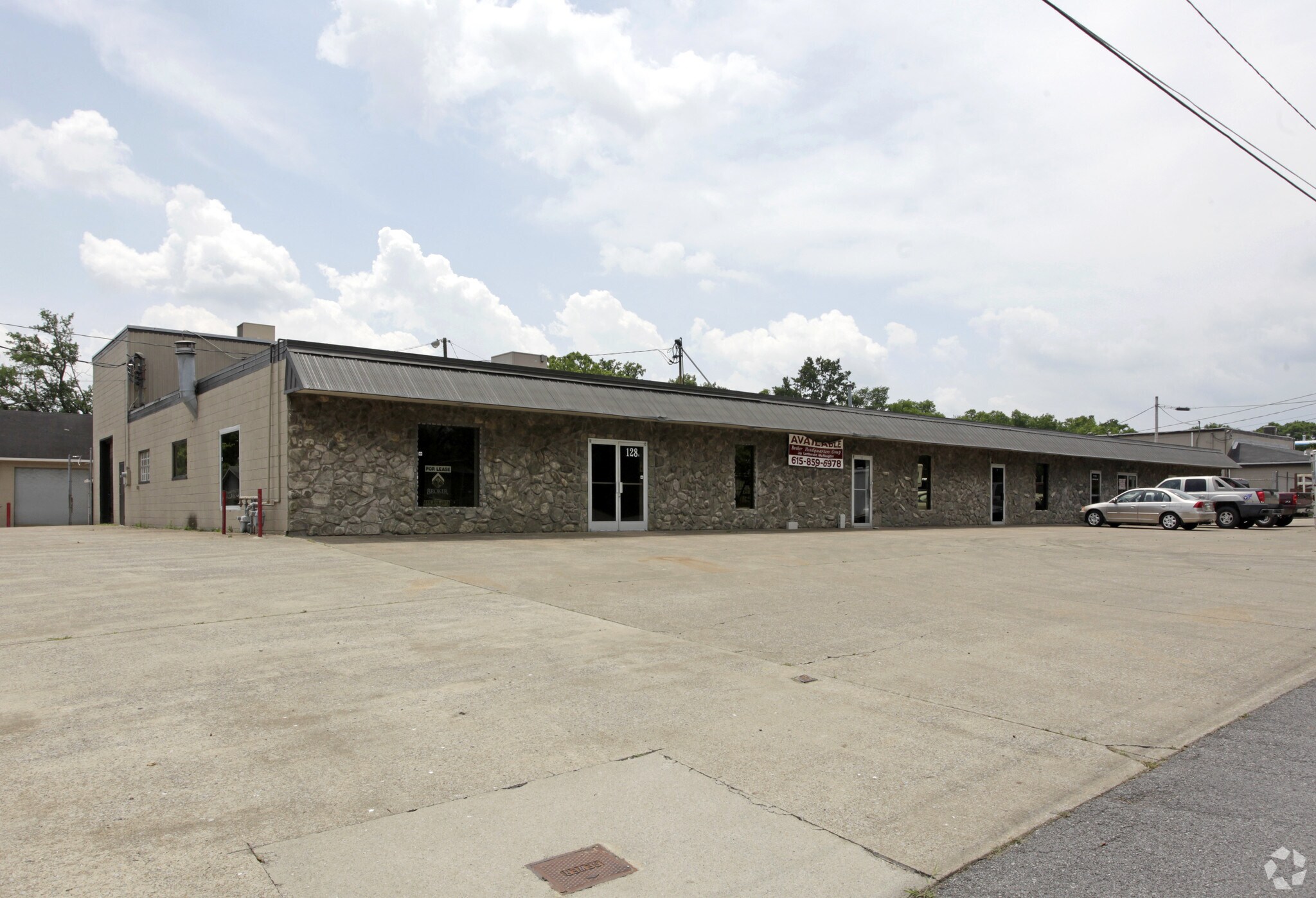 126-128 Volunteer Dr, Hendersonville, TN à louer Photo principale- Image 1 de 3