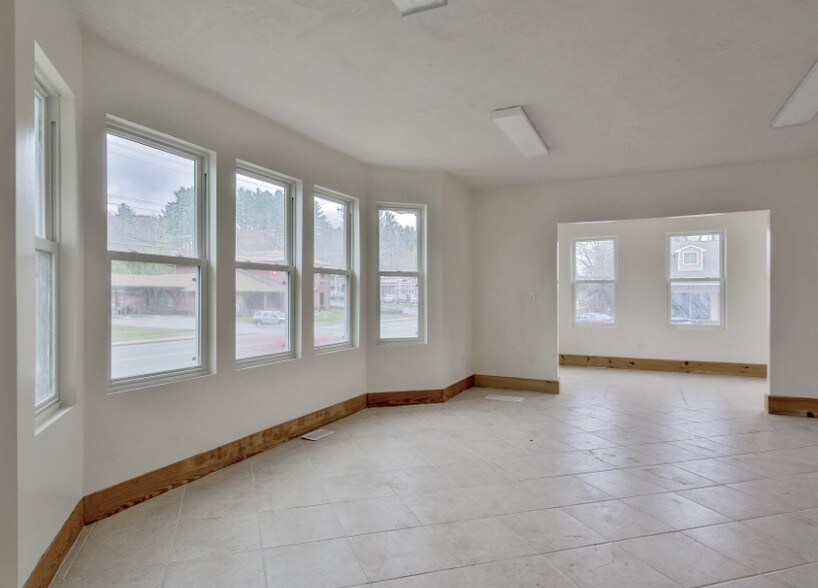 221-223 N Broadway, Salem, NH à vendre - Photo intérieure - Image 3 de 26