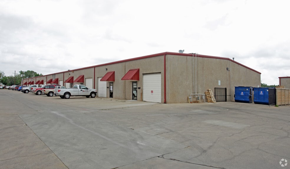 5213 Davis Blvd, North Richland Hills, TX for lease - Building Photo - Image 3 of 4