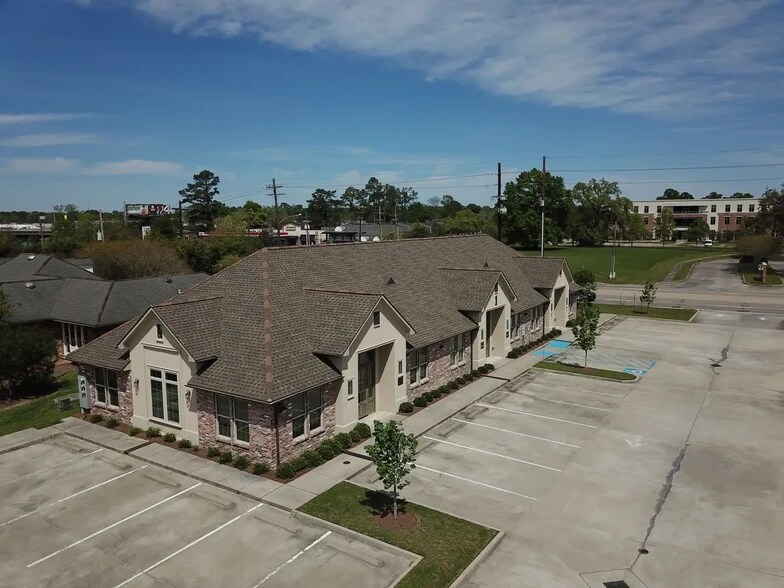 9026 Jefferson Hwy, Baton Rouge, LA à louer - Photo du bâtiment - Image 1 de 4