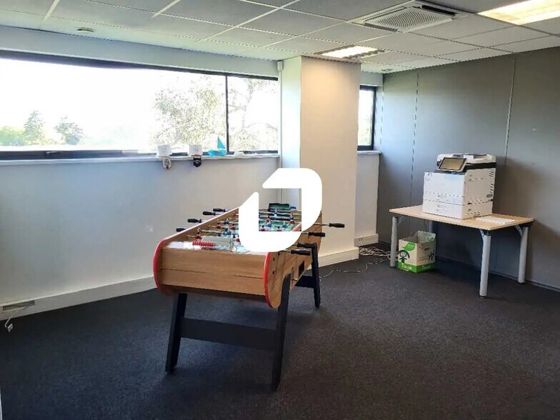 Office in Pessac for lease - Interior Photo - Image 3 of 15