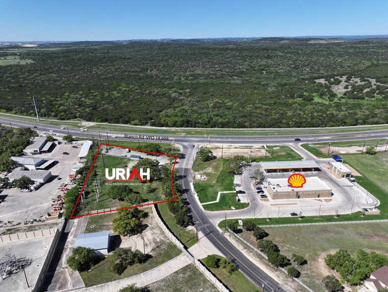 24118 Blanco Rd, San Antonio, TX à louer - Photo du bâtiment - Image 2 de 4