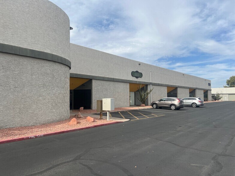 1520 W Mineral Rd, Tempe, AZ à louer - Photo du bâtiment - Image 1 de 3