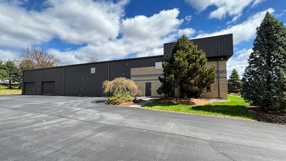 475 Business Park Ln, Allentown, PA à vendre - Photo du bâtiment - Image 2 de 46