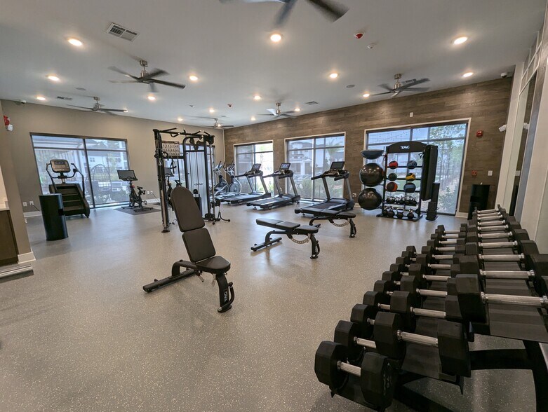 1000 Brunswick Cir, Brunswick, GA à louer - Photo intérieure - Image 2 de 5