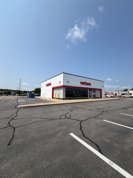 175 Highland Ave, Seekonk, MA for lease - Building Photo - Image 1 of 5