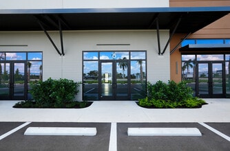 8156 Alico Rd, Fort Myers, FL à louer Photo intérieure- Image 1 de 8