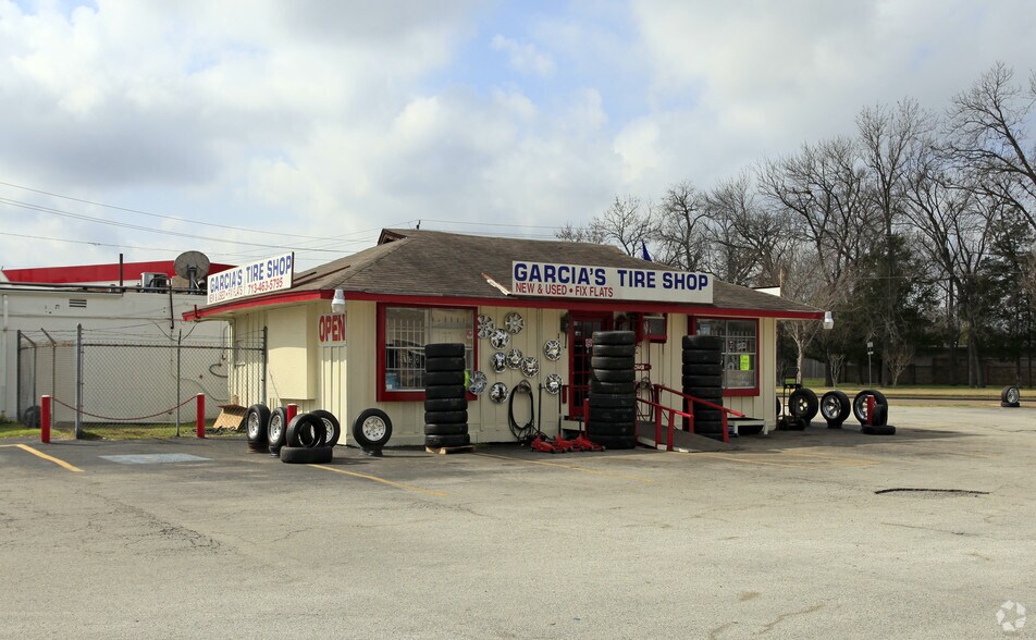 1400 Blalock, Houston, TX à louer - Photo du bâtiment - Image 2 de 8