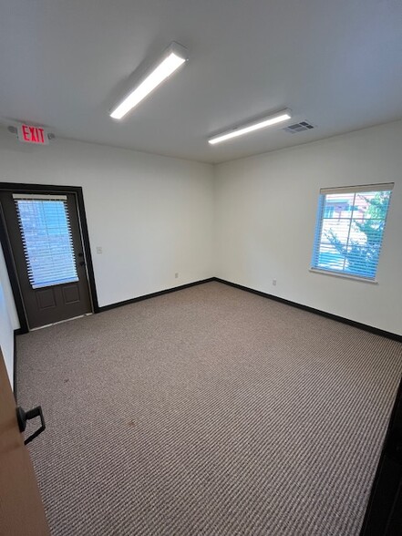 13933 Technology Dr, Oklahoma City, OK for lease - Building Photo - Image 2 of 6