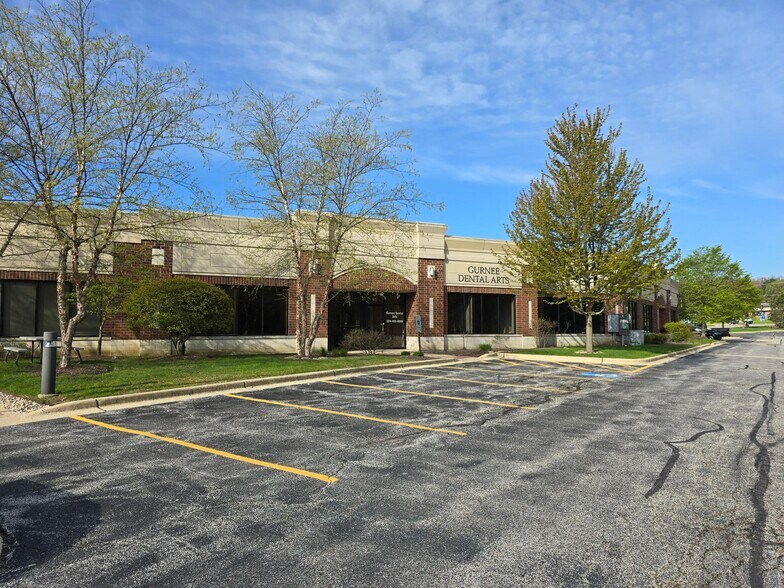 731 S Route 21, Gurnee, IL à vendre - Photo du bâtiment - Image 2 de 37