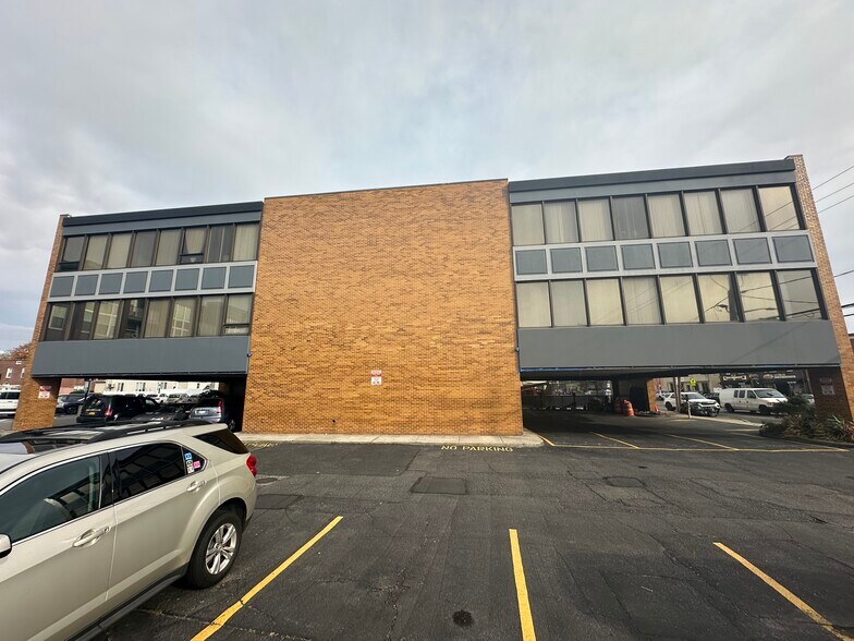 399 Conklin St, Farmingdale, NY à louer - Photo du bâtiment - Image 2 de 6