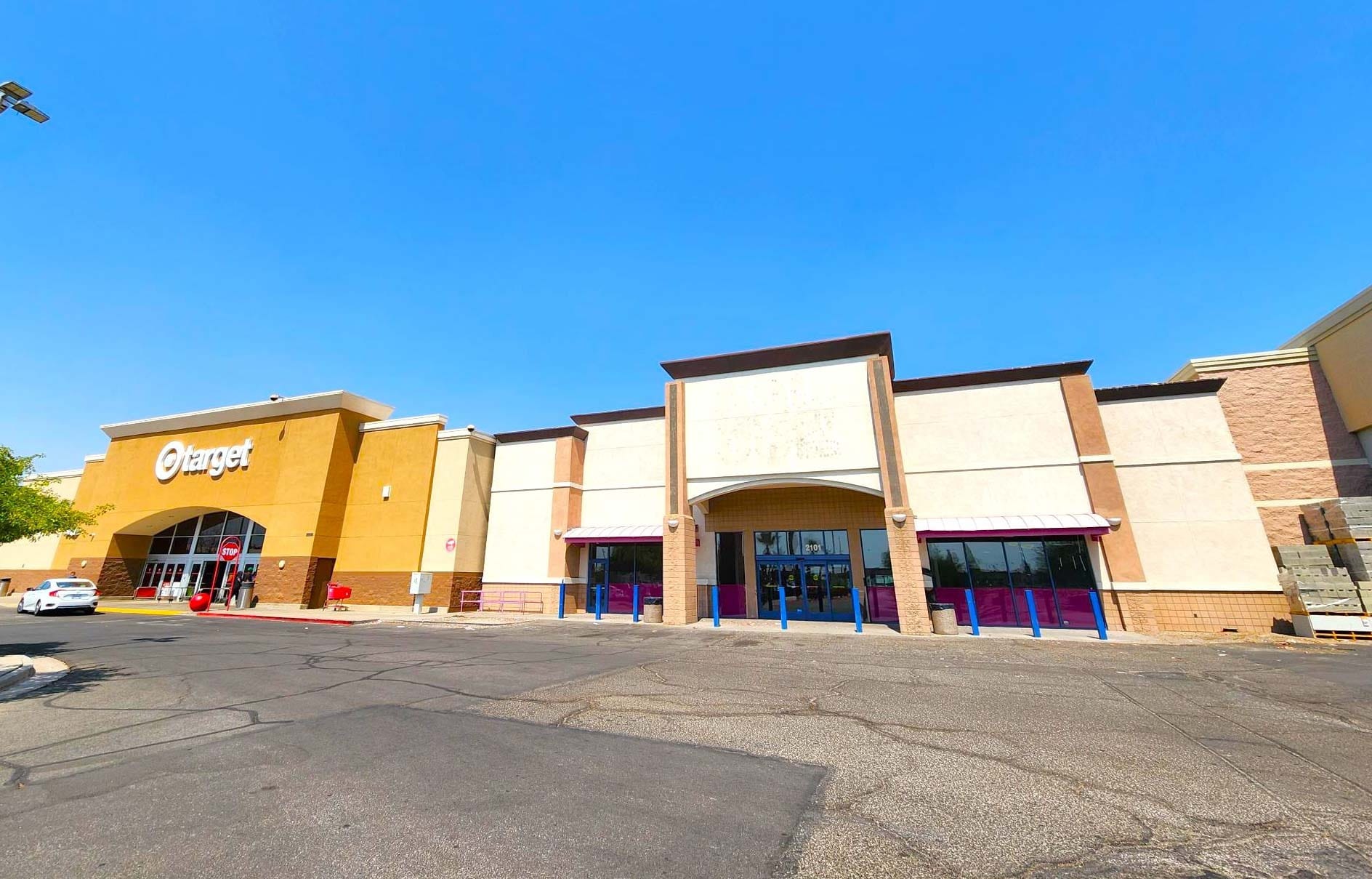 2101 N Imperial Ave, El Centro, CA for sale Primary Photo- Image 1 of 8