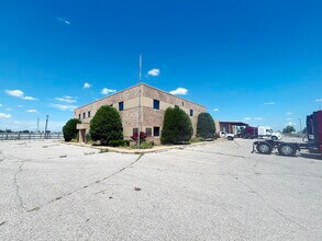 5801 SW 11th St, Oklahoma City, OK for lease Interior Photo- Image 1 of 15