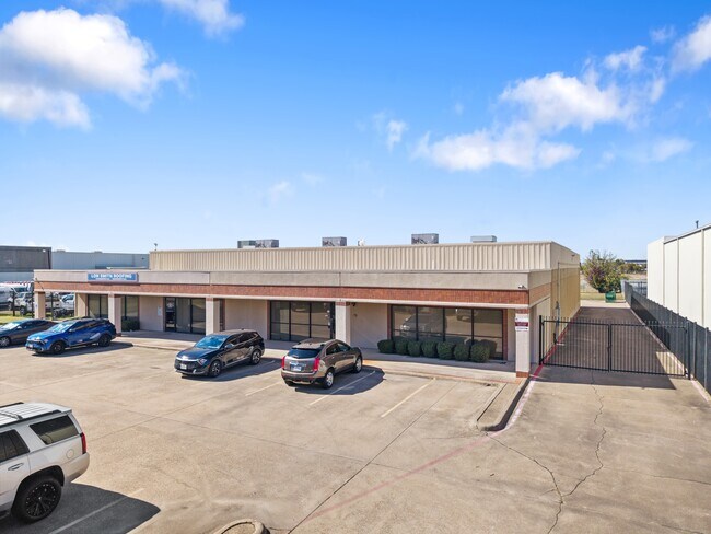 Plus de détails pour 10823 Sanden Dr, Dallas, TX - Local d'activités à louer