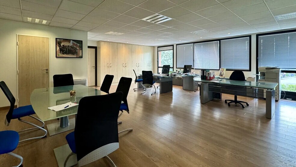 Bureau dans Lezennes à louer - Photo du bâtiment - Image 2 de 8